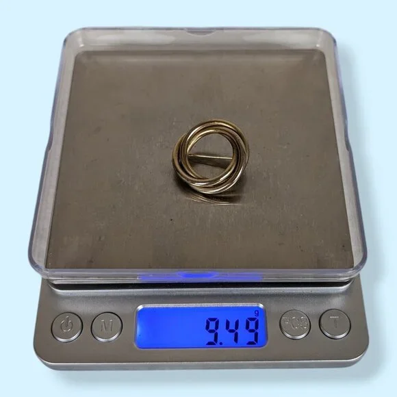 V. Small Twisting Rings Circle Brooch - Picture 6 of 6